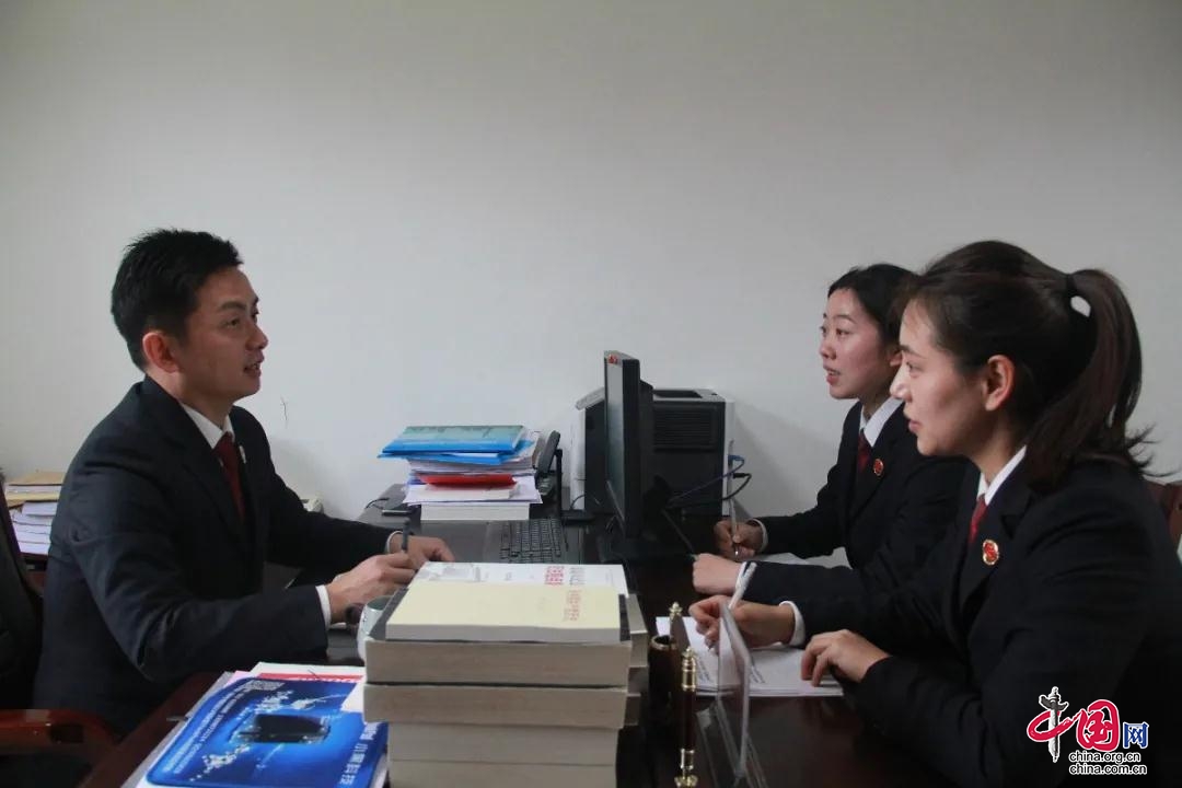 跟班先進(jìn)找差距、創(chuàng)新實(shí)干有作為——閬中市檢察院開(kāi)展“跟班先進(jìn)找差距”活動(dòng)