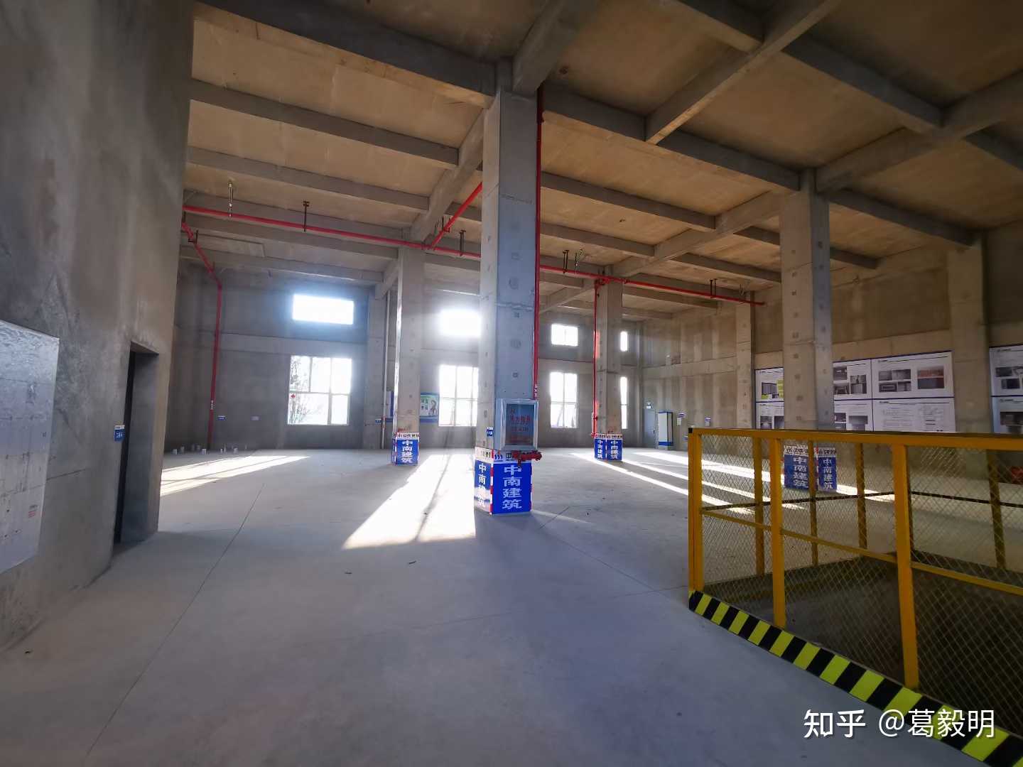 中南高科廣東肇慶端州標(biāo)準(zhǔn)廠房出售，另有工業(yè)用地可定制廠房，可承接新材料、涂料、機(jī)械加工、裝備制造等行業(yè)。