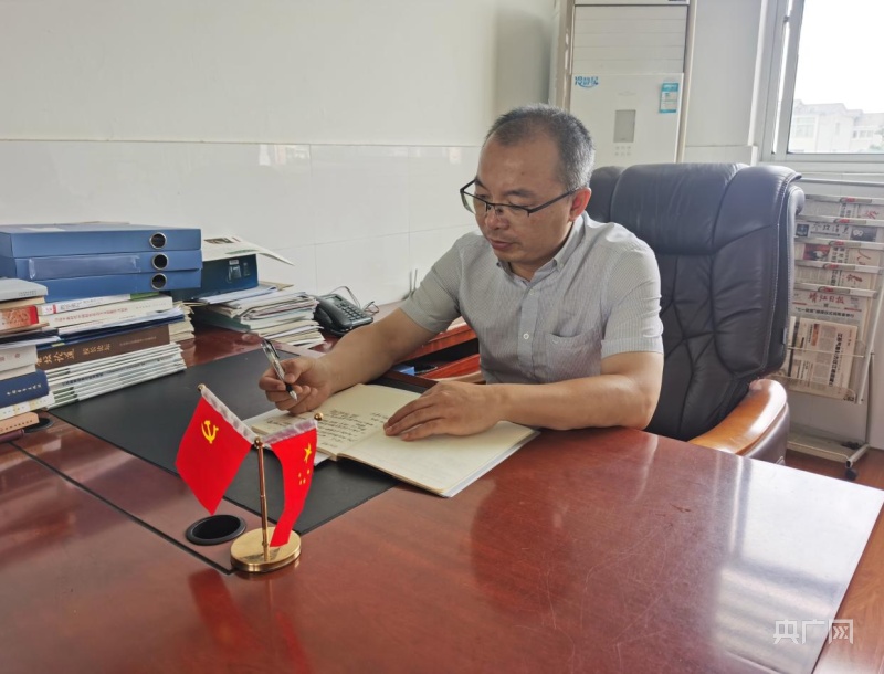 靖江教師孫桂清：深耕鄉(xiāng)村的“老黃?！?></a></div><div   id=