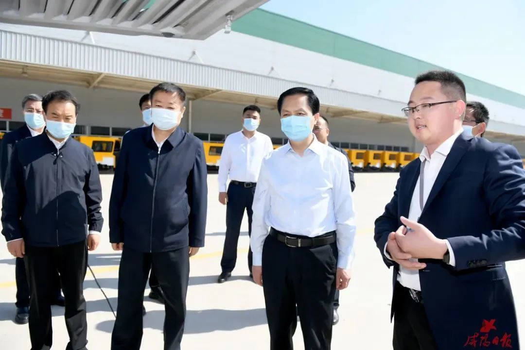 夏曉中到咸陽高新區(qū)調(diào)研企業(yè)運(yùn)營、項(xiàng)目建設(shè)等工作并主持召開座談會(huì)